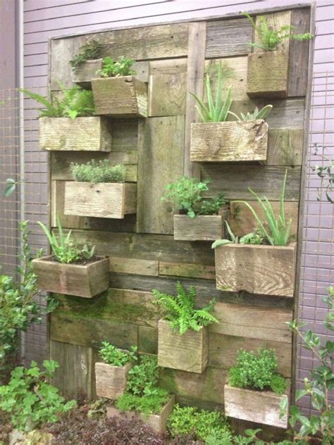 Awesome Vertical Garden Ideas For A Minimalist Landscaping