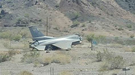 F 16 Crash Landing At Lake Havasu City Az Airport Rairforce