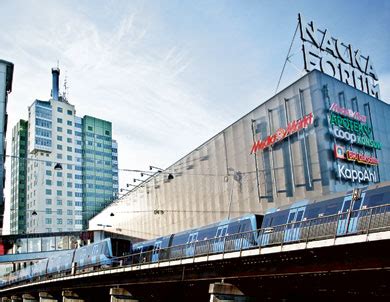 Här finns gott om prisvärd parkering och du tar dig hit och härifrån lätt med bussar, då forum är ett av nackas kommunikationsnav. År 2030: SL öppnar för förlängning av tunnelbanan till ...