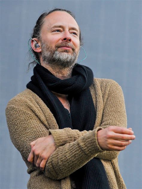 Thom Yorke De Radiohead Y Sus Looks Mas Extraños Gq