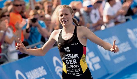 During the bike lindemann immediately made a statement, putting the pace on the field. Olympia 2016 in Rio: Triathletin Lindemann ...