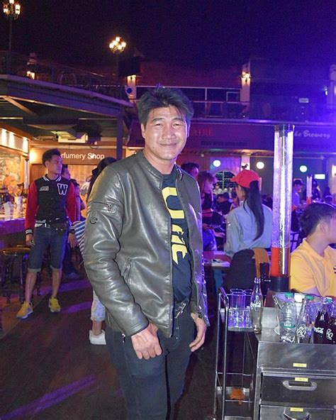 สมรักษ์ คำสิงห์ พาภรรยา ดินเนอร์ในรอบ30ปี พร้อมเซอร์ไพรส์เงินสด5แสน. สมรักษ์ เปิดใจปมบุคคลล้มละลาย แจงเป็นคดีเก่ามาหลายสิบปี ...