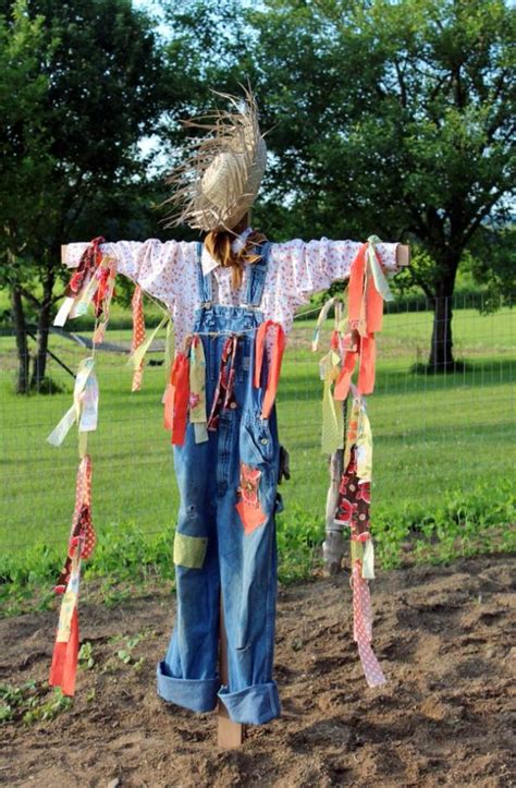 Diy Project How To Make A Scarecrow • The Budget Decorator