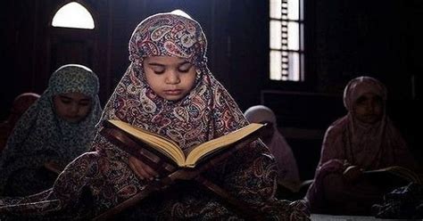 Karena yang dibaca adalah kalamullah (firman allah), bukan koran, bukan perkataan makhluk. Adab dan Sunnah Rasulullah SAW ~ Adab-Adab Membaca Al ...
