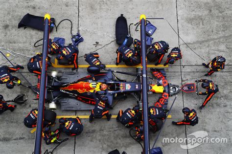 Max Verstappen Red Bull Racing Rb13 Maakt Een Pitstop Op Gp Van China