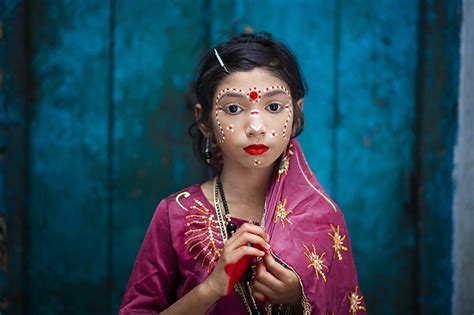 Bangladesh Photographer Pronov Ghosh Captures The Soulful Portraits Of