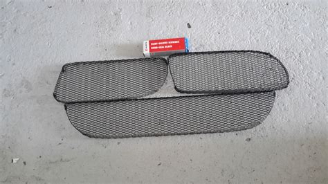 Grille Protegeant Le Radiateur De La Voiture