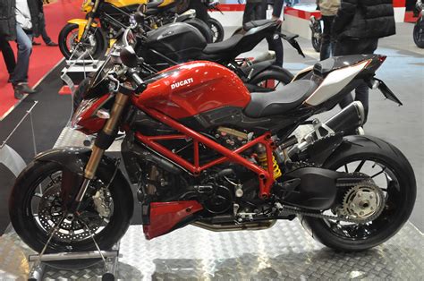 Enhanced to evo spec for 2011, its thrilling. 2012 Ducati Streetfighter 848: pics, specs and information ...
