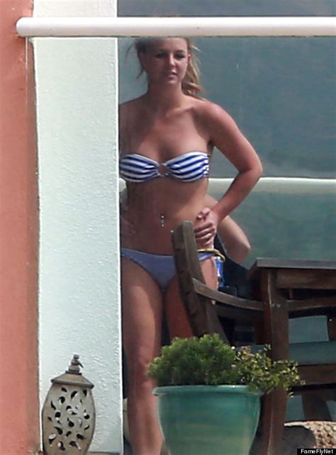Britney Spears Bikini Singers Body Looks Unbelievable In Tiny Two