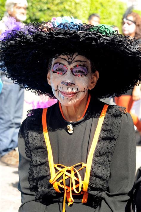 35 Hauntingly Beautiful Photos To Capture Day Of The Dead