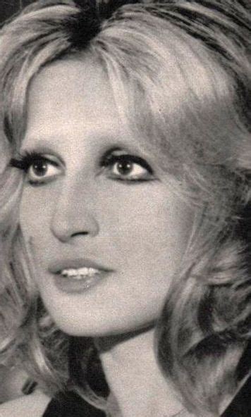 In the sixties she had a love affair with actor corrado pani who was married to another woman at the time and gave birth to a son. Mina Mazzini mb | Musica leggera, Cantanti, Celebrità