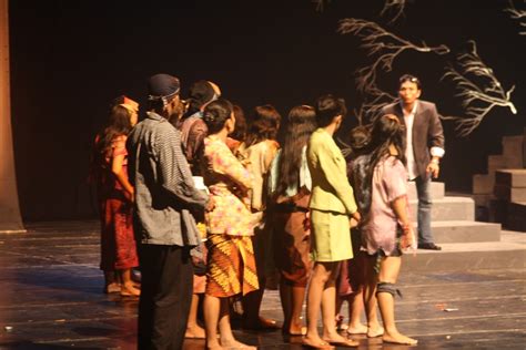 Contoh Naskah Drama Untuk 8 Orang – Berbagai Contoh