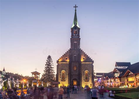 Billige og sikkert, betal ved udtjekning, ingen reservationsgebyrer. Kleine Welt - Gramado/RS - Brasilien Redaktionelles ...