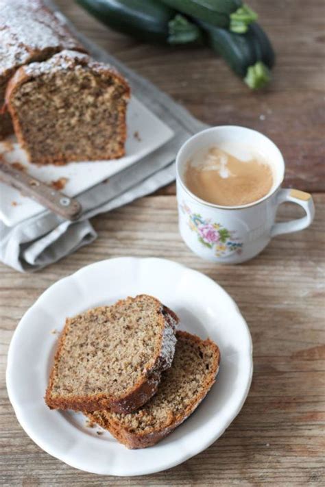 Diese muffins sind dem zucchinikuchen hier sehr ähnlich, kommen jedoch ohne eier aus. Zucchini Nuss Kuchen Rezept - Sweets and Lifestyle