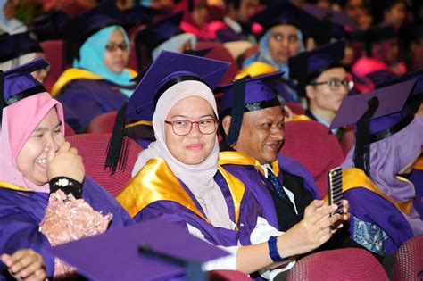 Waktu operasi bilik jubah bagi pemulangan jubah konvokesyen. Konvokesyen USM Ke-56 : Sidang 3 Pada 24 Oktober 2018