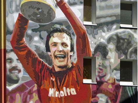 Dieser ist aus dem jahr 1996 und es ist die uefa cup sieger edition. UEFA-Cup-Sieger 1980 | MURALS ART FRANKFURT