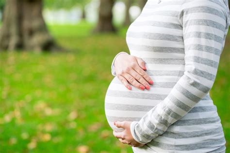 تفسير حلم الحمل على وشك الولادة للعزباء