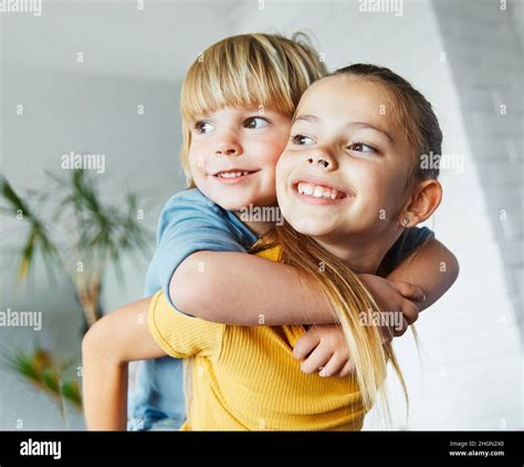 Niño Niña Niño Infancia Niño Hermano Hermana Amor Familia Juntos