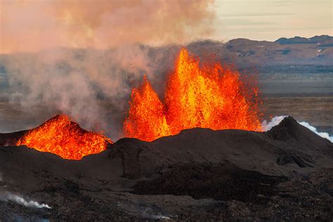 Massive Volcanic Eruption Is Making Iceland Grow Kuow News And