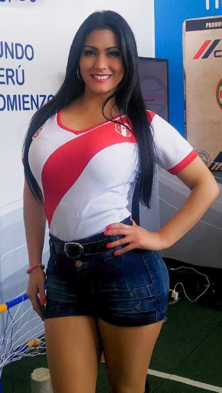 las chicas peruanas mas lindas lindas chicas peruanas vistiendo los colores de la selecciÓn peruana