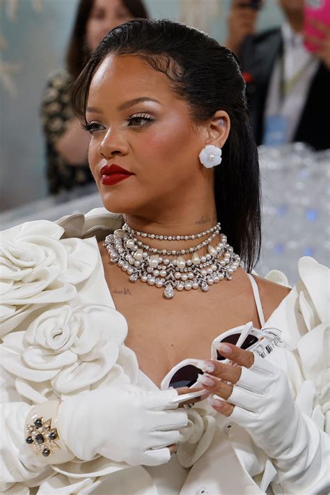 From Rihanna To Jennifer Lopez These Were The Most Elaborate Manicures