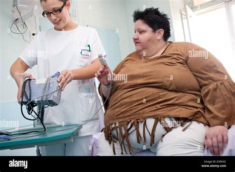 female patient and nurse oximetry limoges hospital offers its obese patients requiring