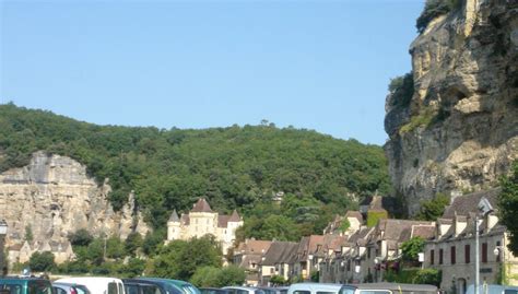 East meets West: La Roque-Gageac, Dordogne, France