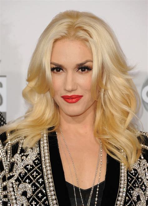 Celebrity Long Blonde Wavy Hairstyle Gwen Stefani Hairstyles Weekly