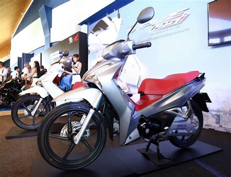 The feature list of wave125i includes engine check warning, pass switch, street riding modes and shutter lock in terms of safety. รีวิว Honda Wave 125i 2019 รถมอเตอร์ไซต์ครอบครัว 125cc ...