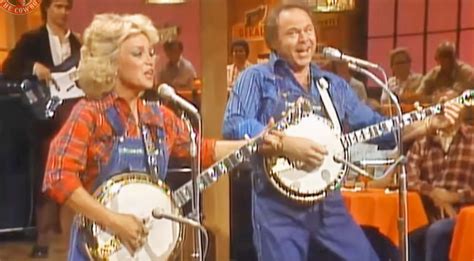 Roy Clark And Barbara Mandrell Show Off Banjo Pickin Skills On ‘hee Haw