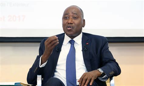Un ministre est un agent du pouvoir gouvernemental qui est à la tête d'un ministère ou d'un département ministériel, tel que les finances, la défense ou la santé. Le Premier Ministre ivoirien, Amadou Gon Coulibaly, aux ...