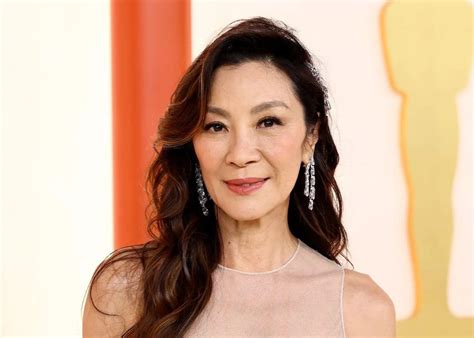 malaysian michelle yeoh wins country s first academy award