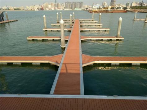 It's constructed by placing decking over airtight barrels, drums or marine floats. China High Quality Aluminum Frame Floating Pontoon Dock ...