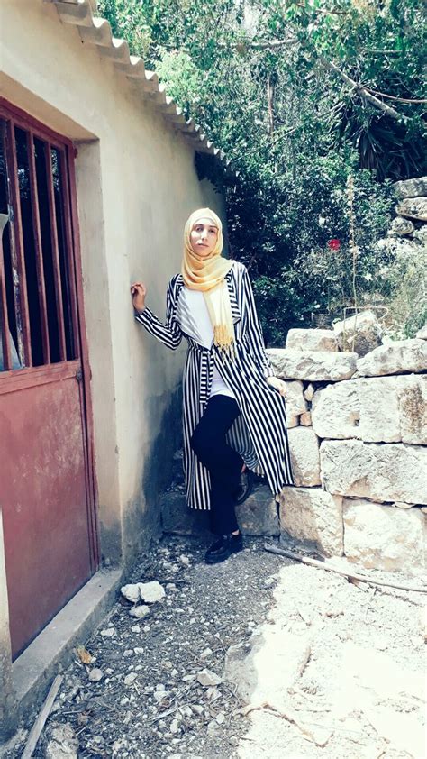 Pin By Nisreen Bzeih On Hijab Fashion Striped Hijab