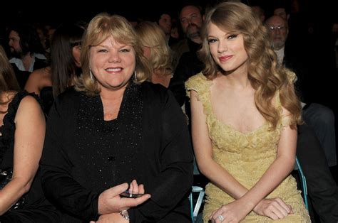 Taylor Swift Reveals Mom Andrea Diagnosed With Brain Tumor