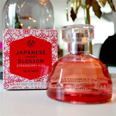 Review The Body Shop Japanese Cherry Blossom Strawberry Kiss Eau De