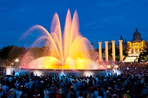 Firma z branży nieruchomości, firma zarządzająca nieruchomościami. Barcelona: Where to find the best summer nightlife