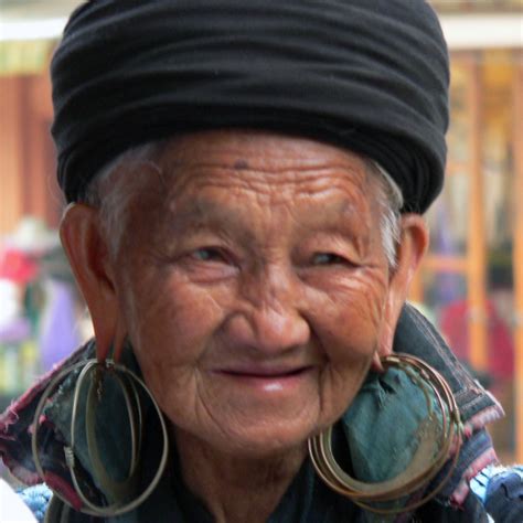 hmong-woman-sa-pa,-vietnam-simon-vicki-flickr