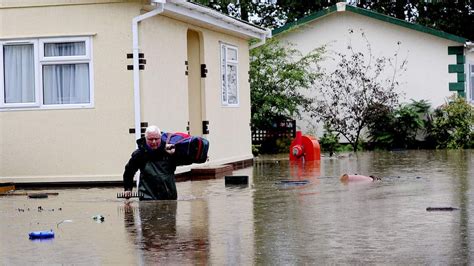 Uk Floods Homes Evacuated And Travel Disrupted Uk News Sky News