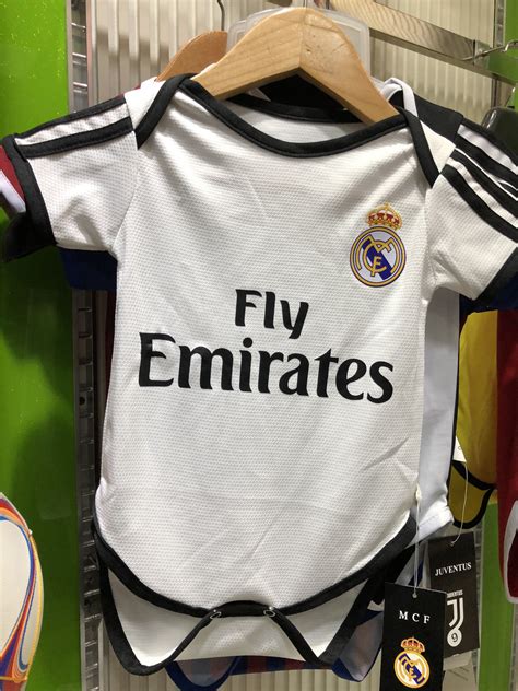 03.03.2019 · real madrid 2018/19 kits for dream league soccer 2018, and the package includes complete with home kits, away and third. Real Madrid Baby Soccer Jersey Suit 2018-19 Home Infant ...