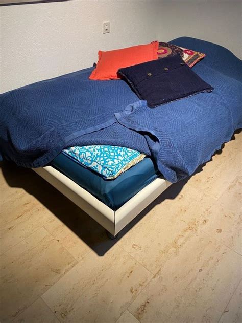 Wenn du jedoch mal spontanen übernachtungsbesuch bekommst, findet auch dieser sein plätzchen, solange ihr eng. Bett (120x200) kaufen auf Ricardo