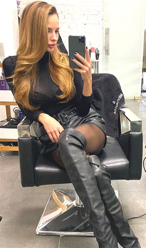 Pin Von Emanuele Perotti Auf Women In Leather Skirt And Short Leather Pants Oberschenkel Hohe