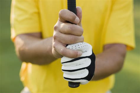 Explaining the Vardon Grip (Overlapping Grip) In Golf