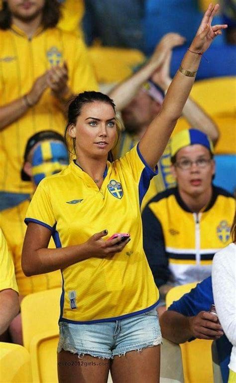 Pin By Sadama Barca10 On مشجعات العالم In 2020 Hot Football Fans Soccer Girl Swedish Women