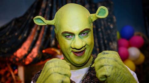 It features the voices of. Fastnacht in Franken: Günther Beckstein begeistert als ...