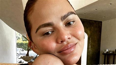 Chrissy Teigen Blasts Trolls Who Criticized Her Face ‘i Gained Weight