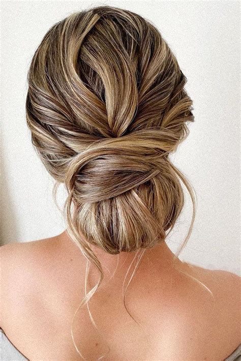 We'll look at all the fashion trends in hairstyles and discover the best hairstyle ideas 2021 for you. Best 2021 Wedding Updos Ideas For Every Bride | Hair ...