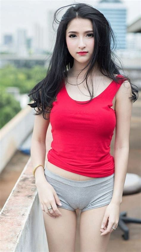 Pin oleh Thanh Tùng di Thời trang nữ bó sát di 2023 Wanita cantik