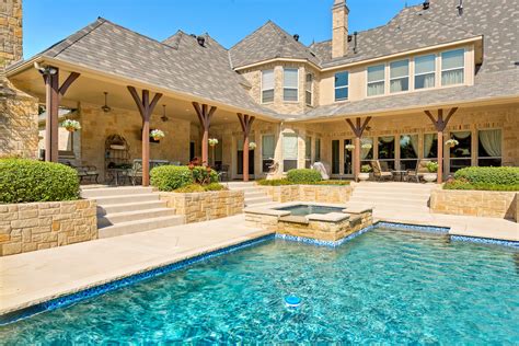 Hot tub suites in dallas. 1317 Saint Albans Path, Southlake, Texas - Traditional ...