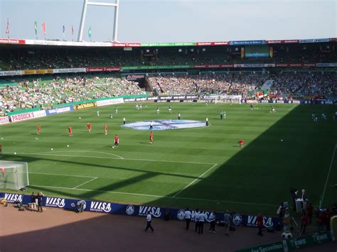 The weserstadion is scenically situated on the north bank of the weser river and is surrounded by lush green parks (the name 'werder' is a regional german word for river peninsula). Live Football: Stadion Werder Bremen - Weser Stadion